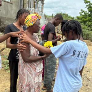 haitian kids praying for haitians at a food outreach